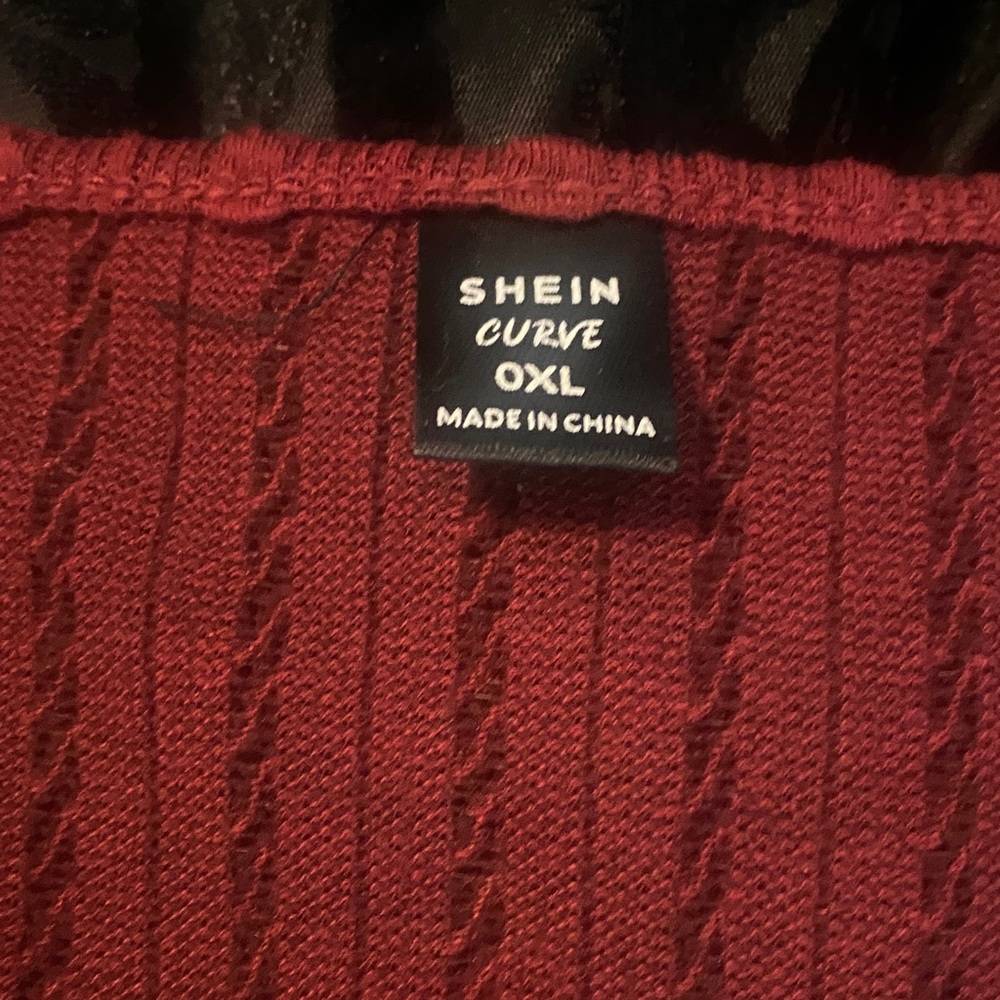 SHEIN Curve Burgundy Knit Top